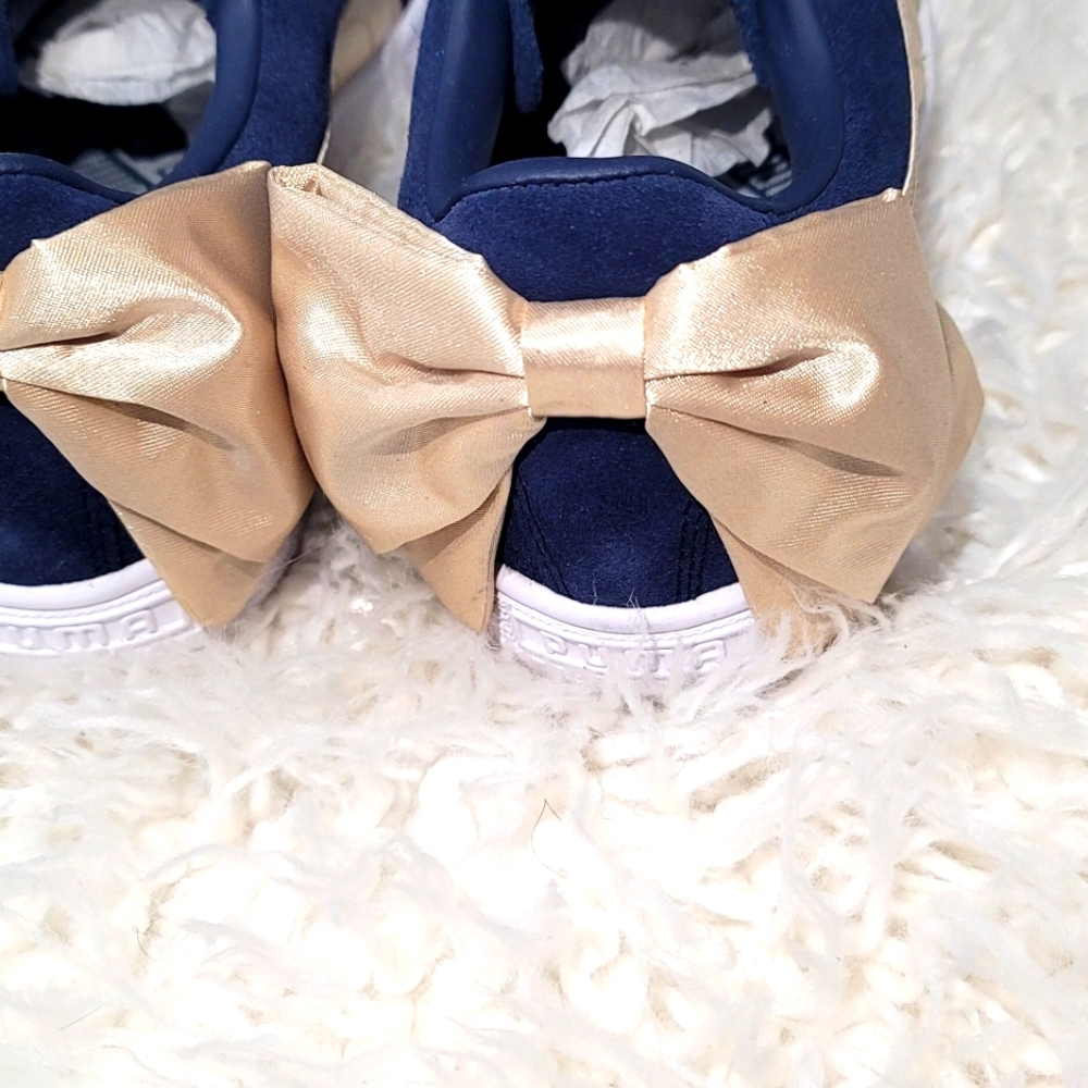 Women blue suede Pumas/New without box - Picture 3 of 6